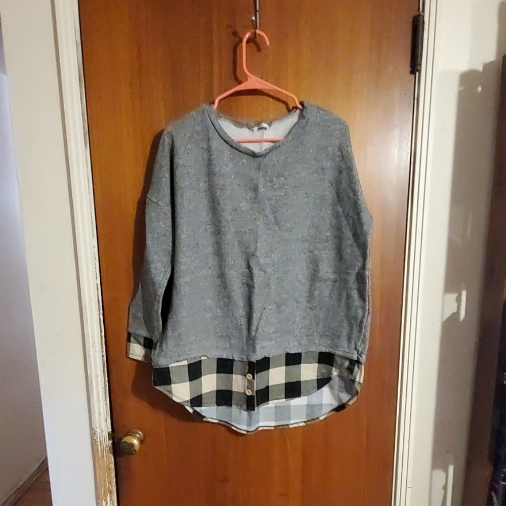 Sweatshirt with plaid sleeves and waist